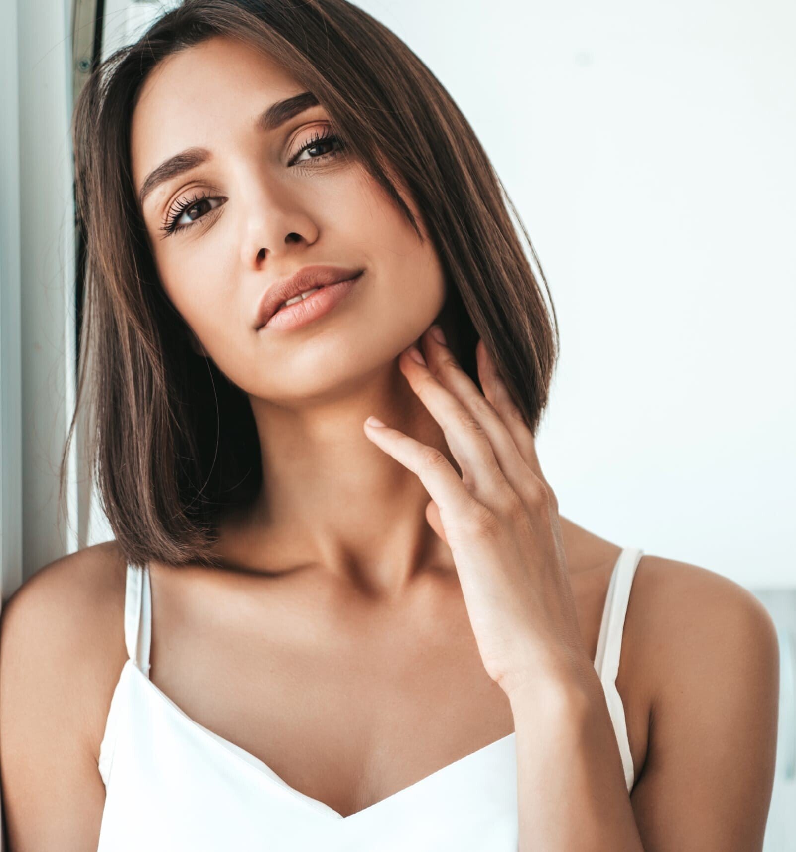 woman with shoulder length brown hair